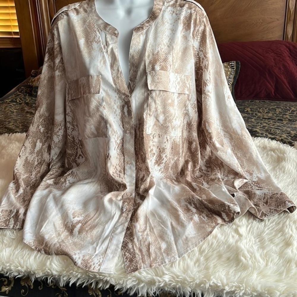 Calvin Klein blouse animal print long sleeve buttons down XL